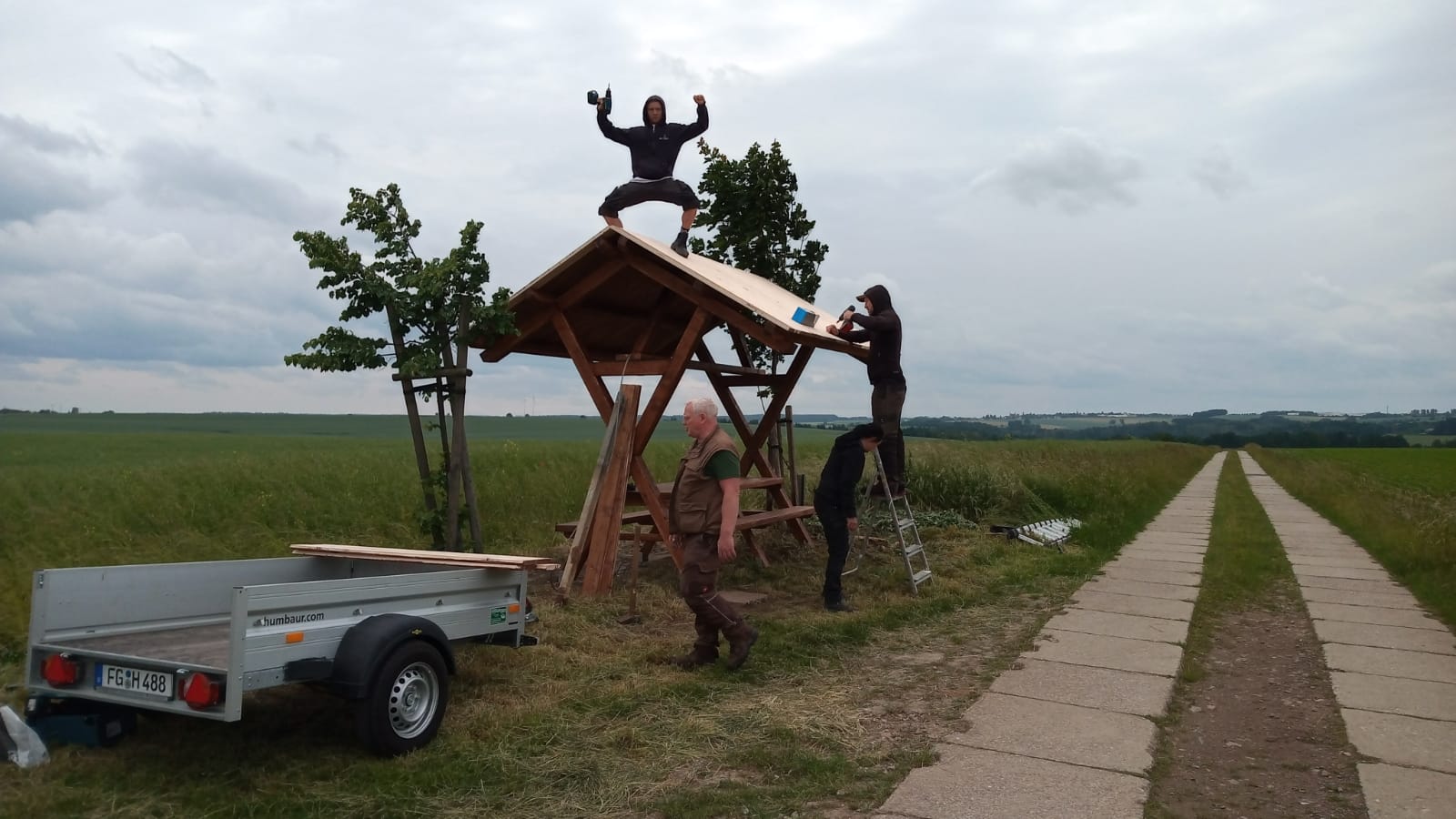 Aufbau Wandersitzgruppe in Burkersdorf